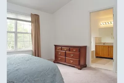 27 Cummington Ln, Raritan Township, NJ 08822 - Photo 18