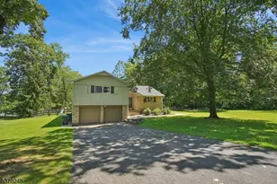 27 Fawn Dr, Raritan Township, NJ 08822 - Photo 1