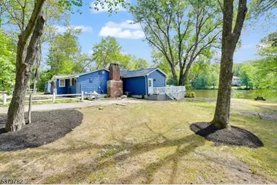 121 W Shore Dr, Hampton Township, NJ 07860 - Photo 2