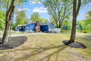 121 W Shore Dr, Hampton Township, NJ 07860 - Photo 2