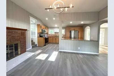 38 E Shawnee Trl, Jefferson Township, NJ 07885 - Photo 4