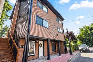 17 Main St, Hamburg, NJ 07419 - Photo 2