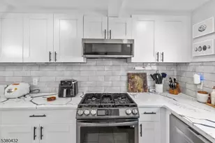 17 Main St, Hamburg, NJ 07419 - Photo 8