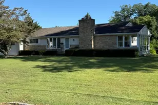 719 Pahaquarry St, Belvidere, NJ 07823 - Photo 1