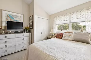 266 Amherst Ave, Woodbridge Township, NJ 07067 - Photo 10