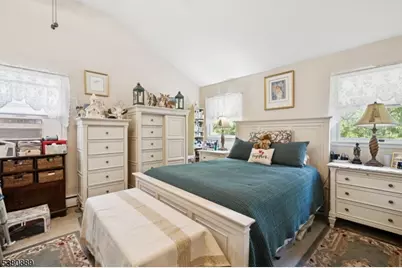 266 Amherst Ave, Woodbridge Township, NJ 07067 - Photo 14