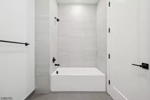 289 Halsey St, Newark, NJ 07102 - Photo 16