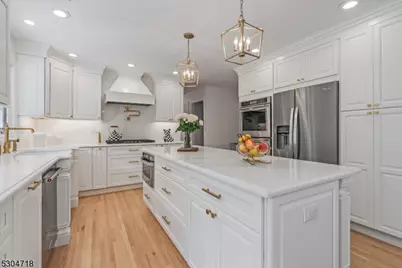7 Lookout Point Trail, Totowa, NJ 07512 - Photo 1