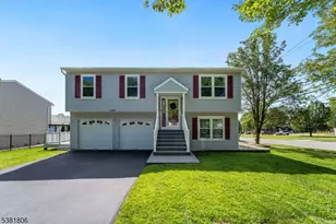 508 Kaitlyn Ct, Phillipsburg, NJ 08865 - Photo 1