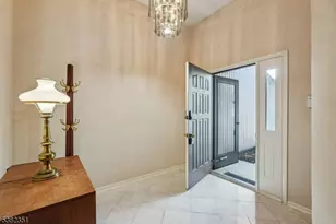 29 Ponds Cir, Wayne Twp., NJ 07470 - Photo 6