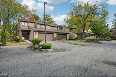 29 Ponds Cir, Wayne Twp., NJ 07470 - Photo 2