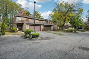 29 Ponds Cir, Wayne Twp., NJ 07470 - Photo 2