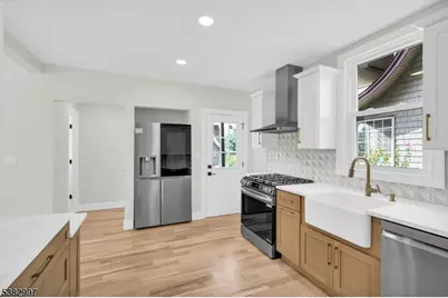 195 Sylvan St, Rutherford, NJ 07070 - Photo 2