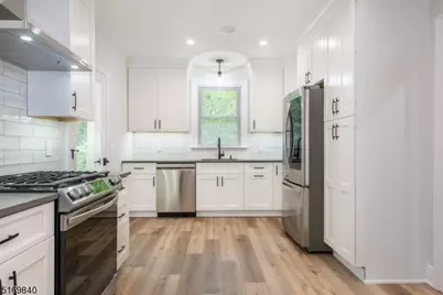 31 Oak Grove Rd #2, Caldwell, NJ 07006 - Photo 2