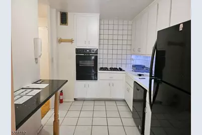 39 E 39th St #2L, Paterson, NJ 07514 - Photo 2