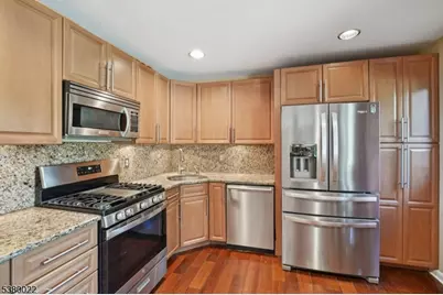 36 Independence Ct, Clifton, NJ 07013 - Photo 8