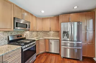 36 Independence Ct, Clifton, NJ 07013 - Photo 8