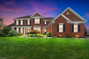 5 Erin Pl, Raritan Township, NJ 08822 - Photo 2