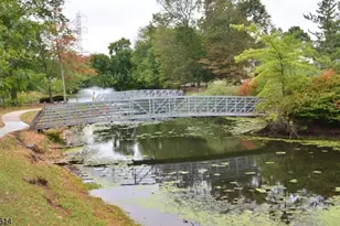 125 Exeter Ct, Piscataway Township, NJ 08854 - Photo 2