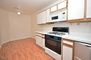 125 Exeter Ct, Piscataway Township, NJ 08854 - Photo 4