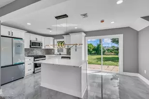 14 Melbourne Ln, Willingboro Twp., NJ 08046 - Photo 2