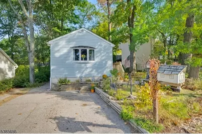 5 Geneva Trl, Hopatcong, NJ 07843 - Photo 2