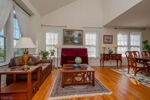 8 Comstock Ln, Montgomery Township, NJ 08558 - Photo 4