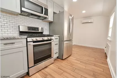 36 Derwent Ave 2nd Fl, Verona, NJ 07044 - Photo 4