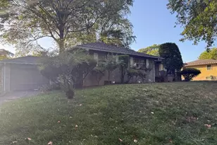 134 Lake View Blvd, Edison, NJ 08817 - Photo 1