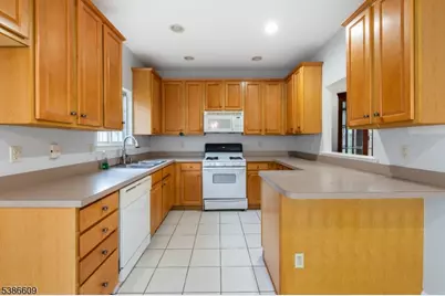 790 Green Ln #A1, Union Township, NJ 07083 - Photo 10