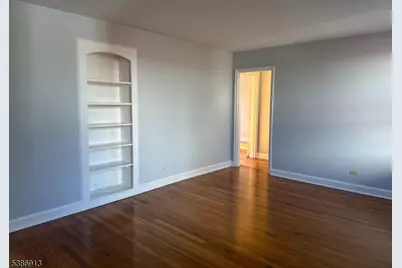 160 Gordonhurst #E2, Montclair Twp., NJ 07043 - Photo 2