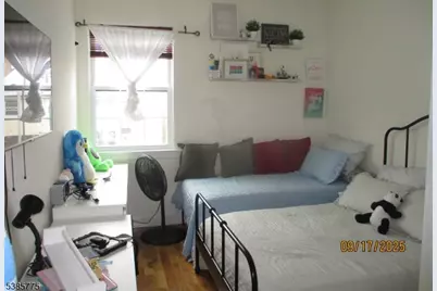 63 Warwick St, Newark, NJ 07105 - Photo 12