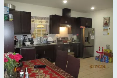 63 Warwick St, Newark, NJ 07105 - Photo 2