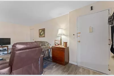 528 Andria Ave Apt #255, Hillsborough Township, NJ 08844 - Photo 2