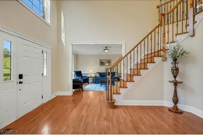 33 Chancellor Way, Washington Township, NJ 07853 - Photo 4