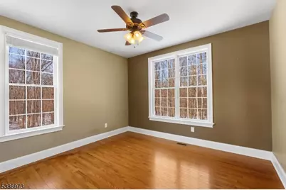 33 Chancellor Way, Washington Township, NJ 07853 - Photo 18