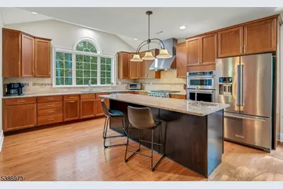 33 Chancellor Way, Washington Township, NJ 07853 - Photo 2