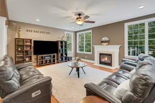 33 Chancellor Way, Washington Township, NJ 07853 - Photo 6