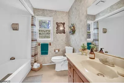 92 Lakeview Ter, Oakland, NJ 07436 - Photo 14