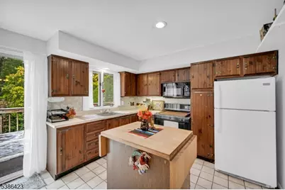 92 Lakeview Ter, Oakland, NJ 07436 - Photo 8