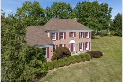 5 Rea Ct, Raritan Township, NJ 08822 - Photo 1