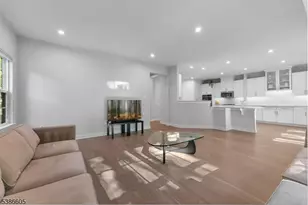 58 Oakwood Blvd, Union Township, NJ 08827 - Photo 18