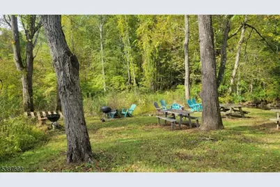 284 W Mill Rd, Washington Township, NJ 07853 - Photo 2