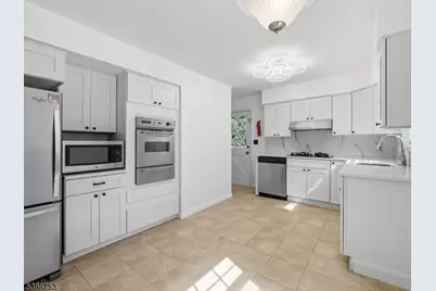 35 Rieder Rd, Edison, NJ 08817 - Photo 4