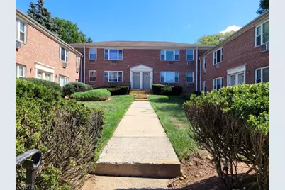 31 York Dr #3A, Edison, NJ 08817 - Photo 1