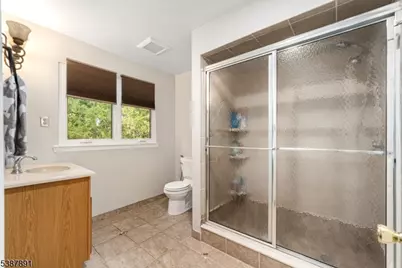 402 Clark Cir, Raritan Township, NJ 08822 - Photo 18