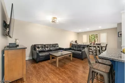 402 Clark Cir, Raritan Township, NJ 08822 - Photo 8