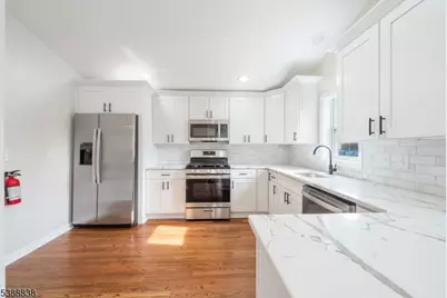 2429 Vauxhall Rd, Union Township, NJ 07083 - Photo 10