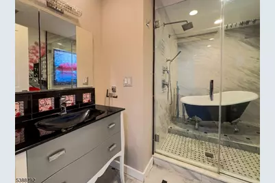 34 Lincoln St, Roseland, NJ 07068 - Photo 12