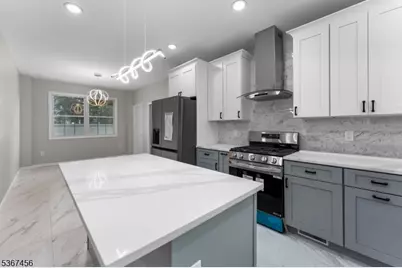 331 West Ln, Clark Township, NJ 07066 - Photo 8